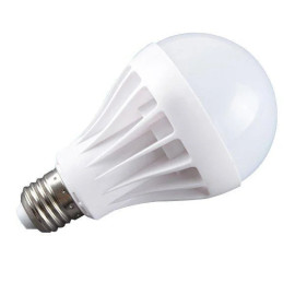 Светодиодная лампочка QGT 15W 6000K 220V E27