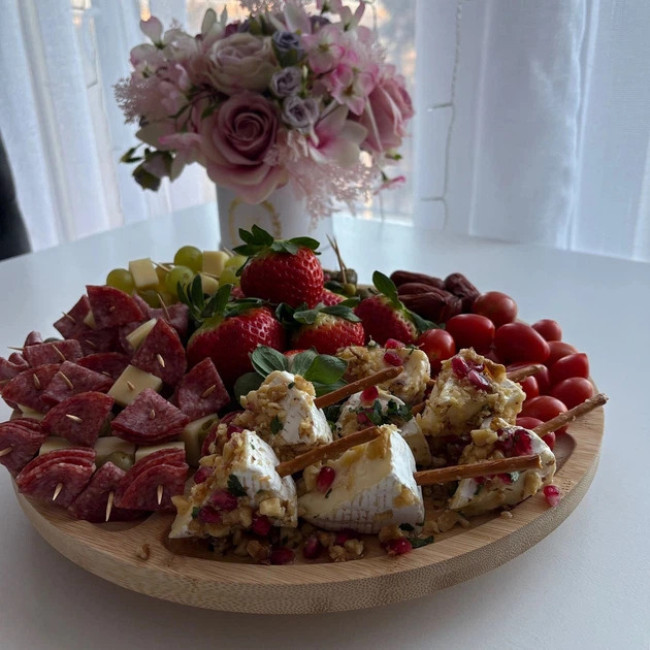 Бамбуковая вращающаяся доска для закусок, сыров и мясной нарезк Ruhhy 33 см 5 секций для сервировки (24290)