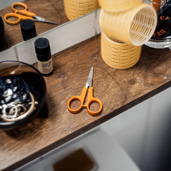 Манікюрні ножиці для нігтів Fiskars Classic 10 см 1075060 з закругленими кінцями
